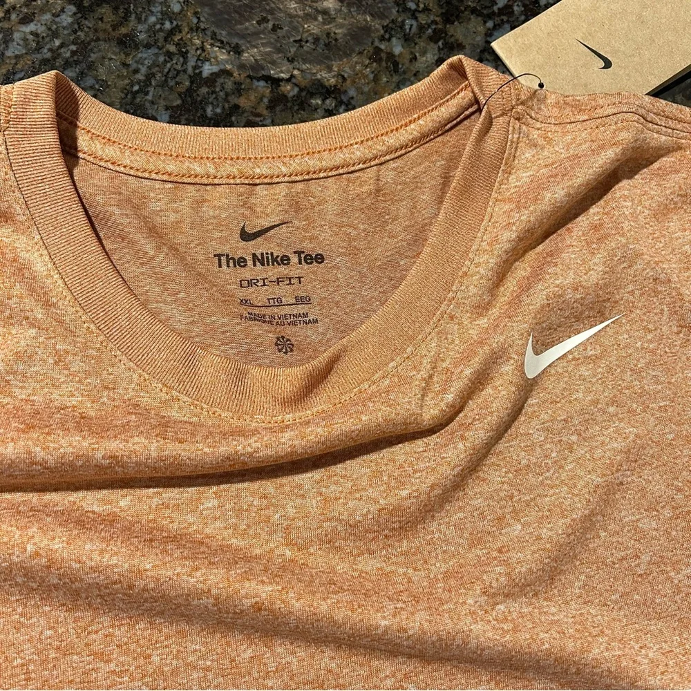 NEW The Nike Tee Dri Fit Women’s Burnt Orange XXL NWT